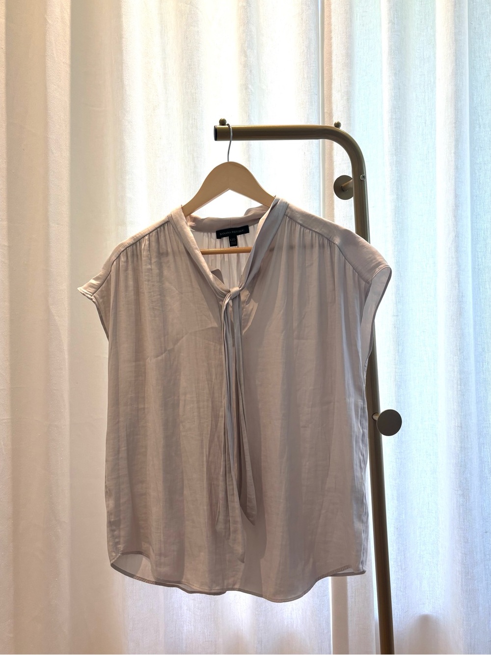 Banana Republic Satin Tie Shirt Size L
